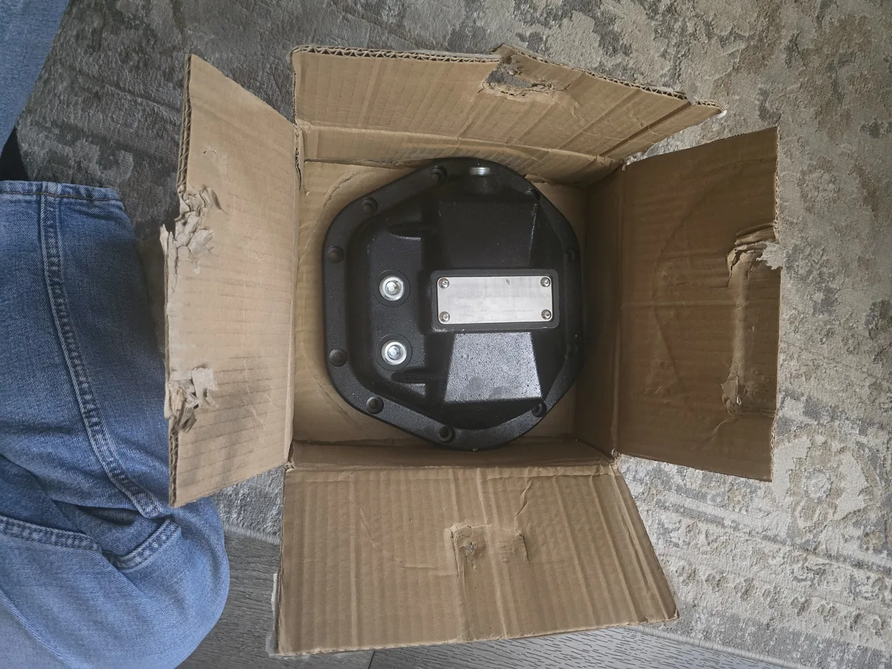 New heavy duty differential cover ready to install
