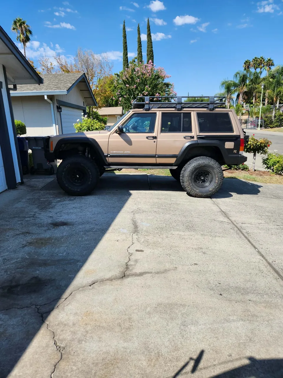 Lifted Jeep Cherokee parked in a Sacramento driveway